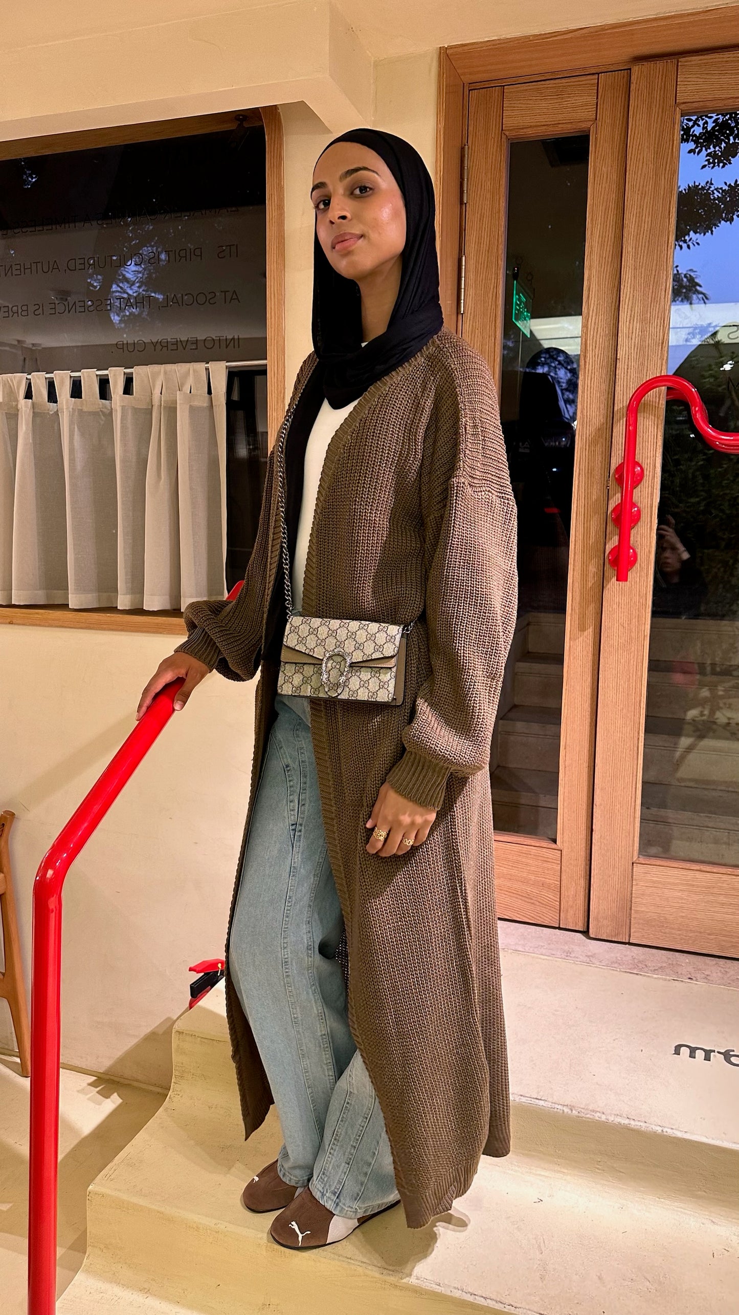 The knit cardigan - in Caramel