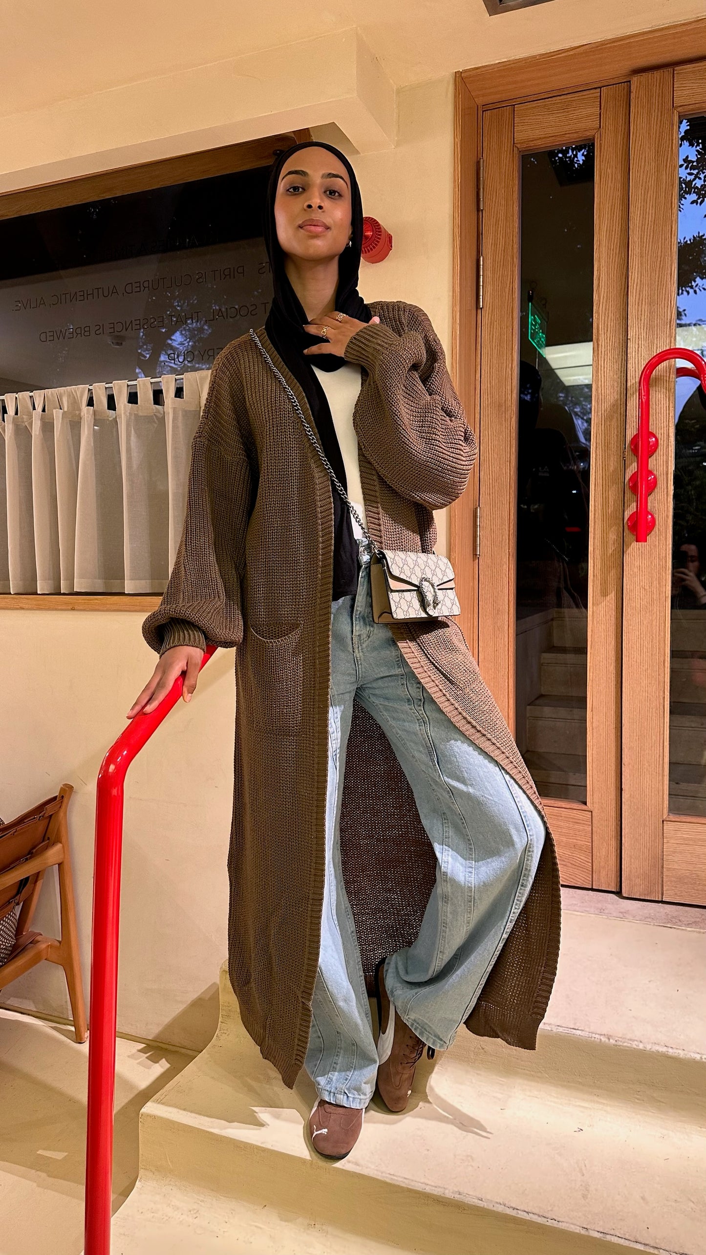 The knit cardigan - in Caramel