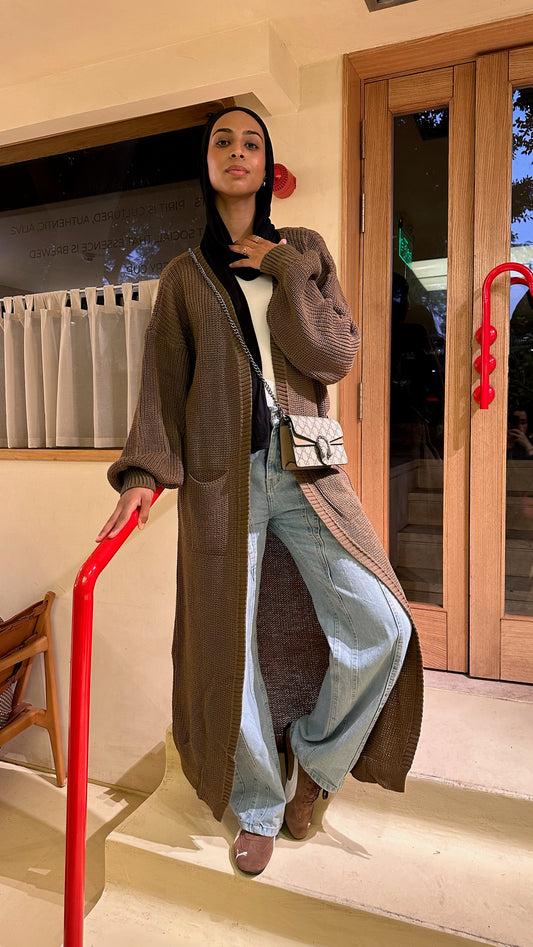 The knit cardigan - in Caramel